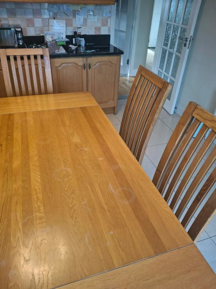 Table and chairs - Image 4