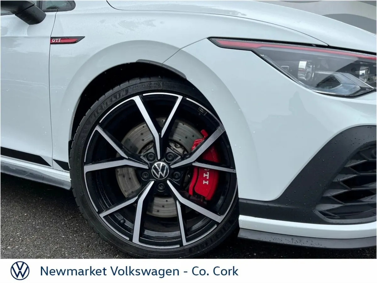 Volkswagen Golf SUNROOF CLUBSPORT GTI 2.0TSI 300BH - Image 2