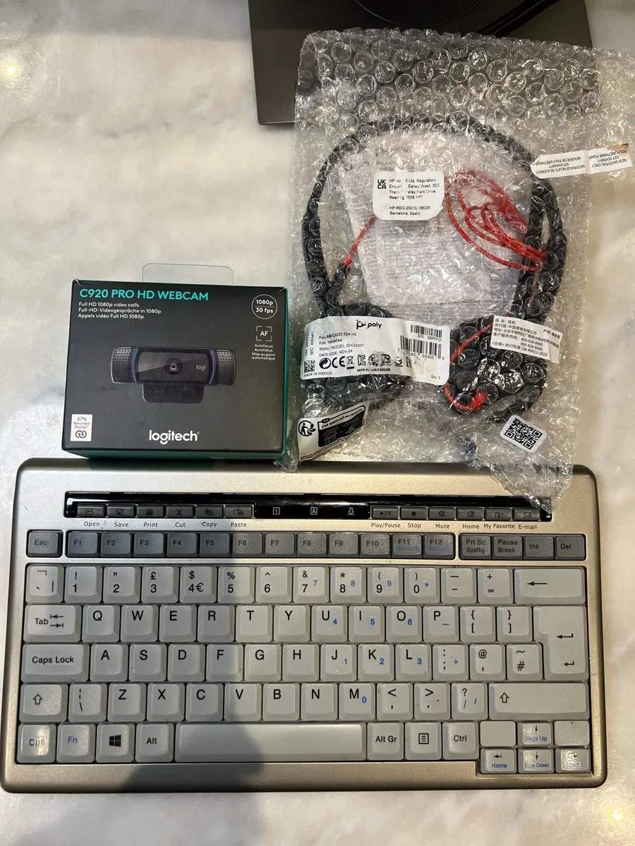 Dell 24-Inch Monitor + Webcam + headset + Keyboard - Image 3