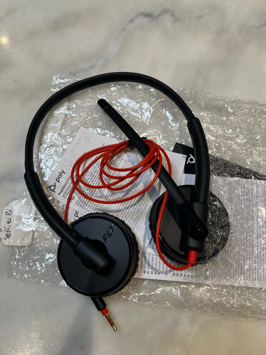 Dell 24-Inch Monitor + Webcam + headset + Keyboard - Image 4