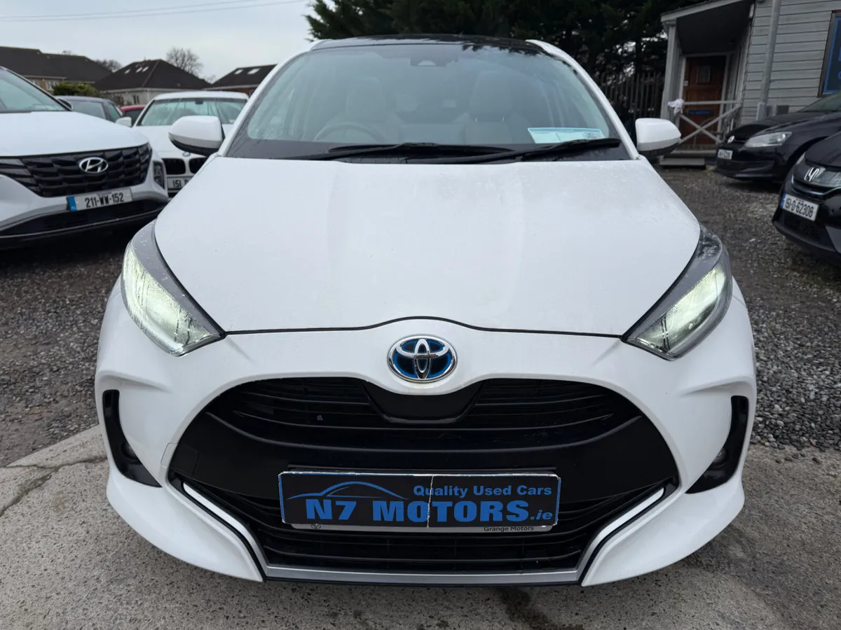 2023 Toyota Yaris 1.5 PLATINUM AUTO - Image 3