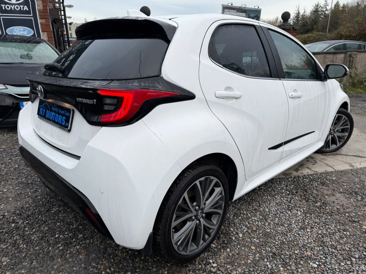 2023 Toyota Yaris 1.5 PLATINUM AUTO - Image 4