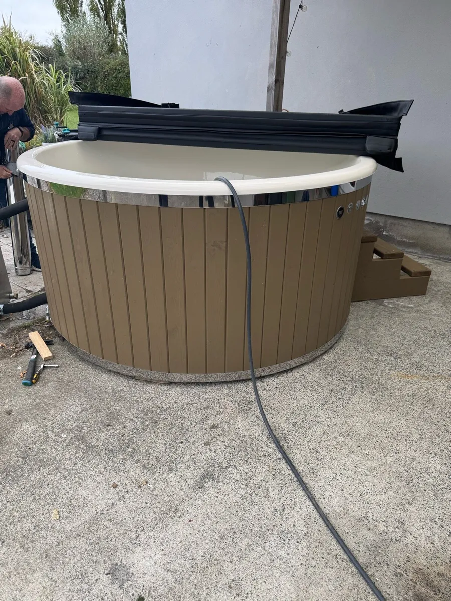 Hot tub - Image 4