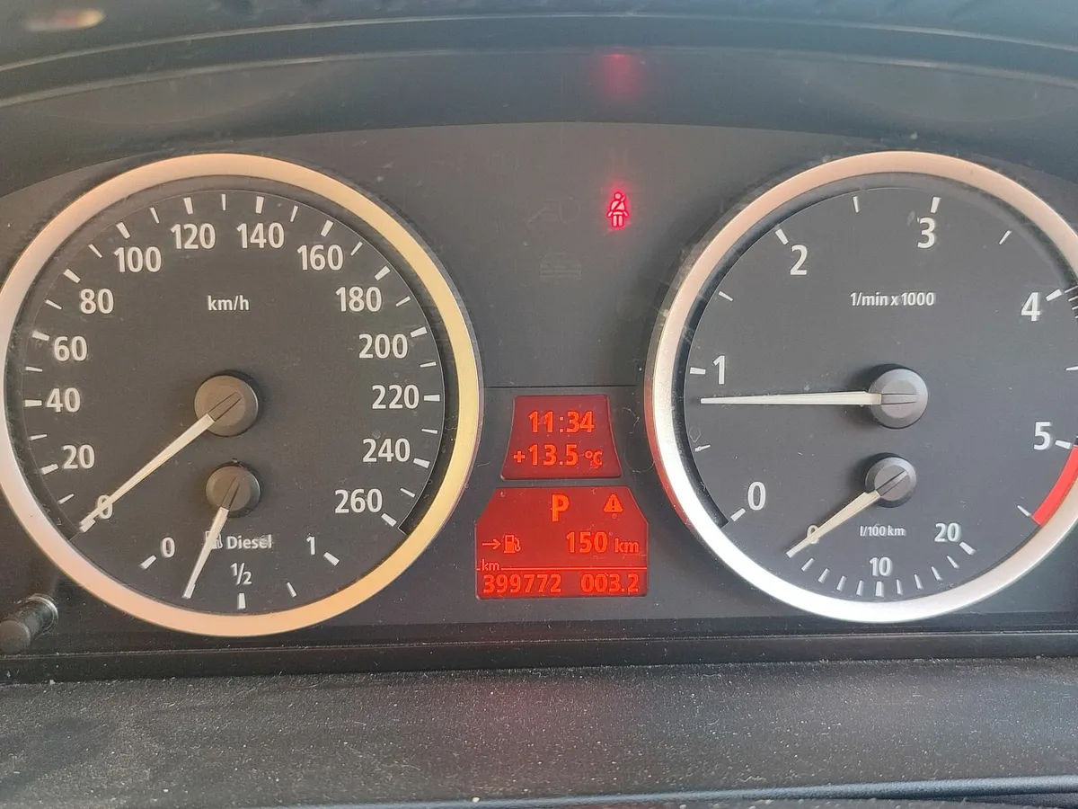 BMW 5-Series 2007 - Image 2