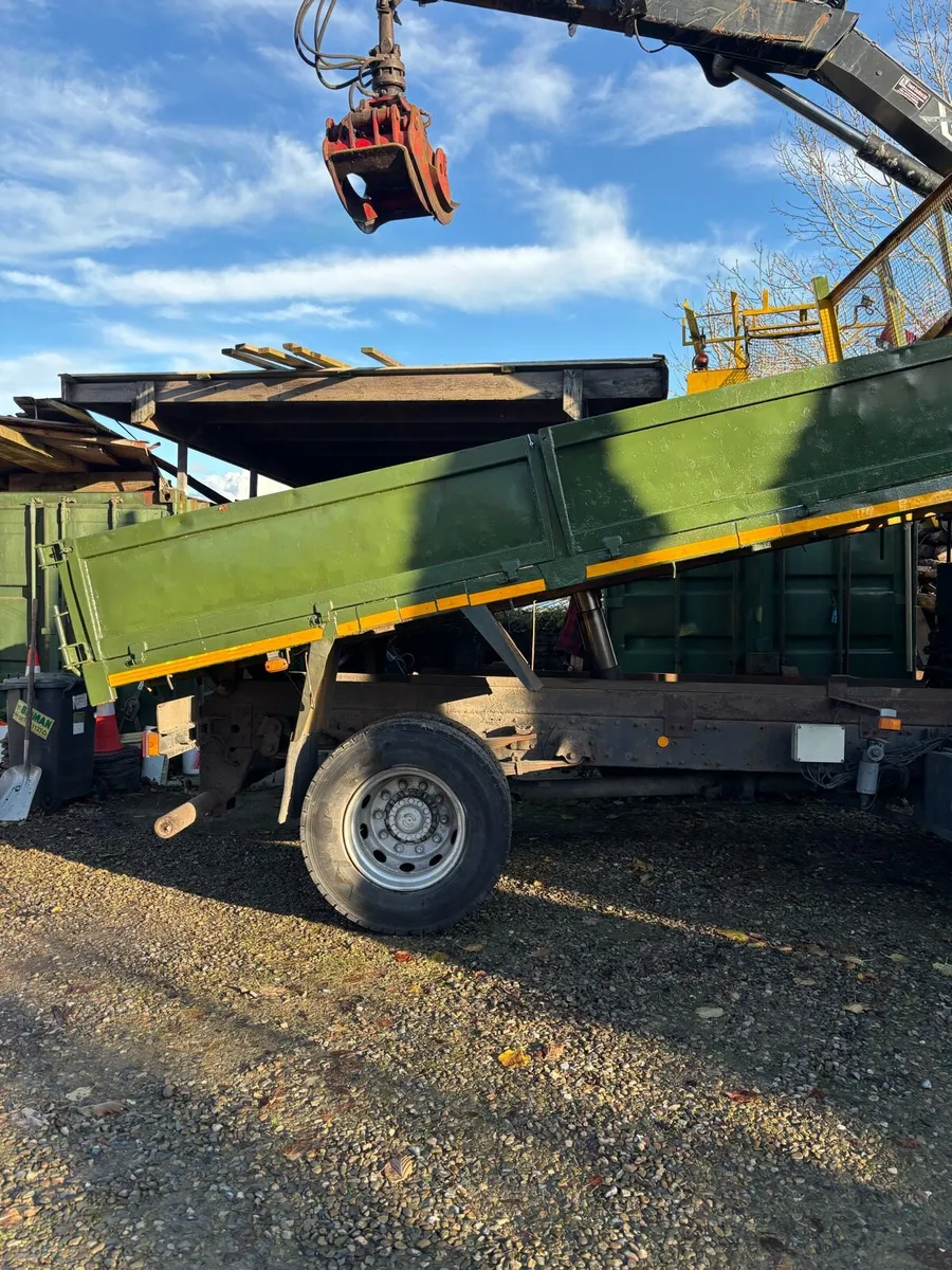 Iveco tipper/crane truck - Image 3