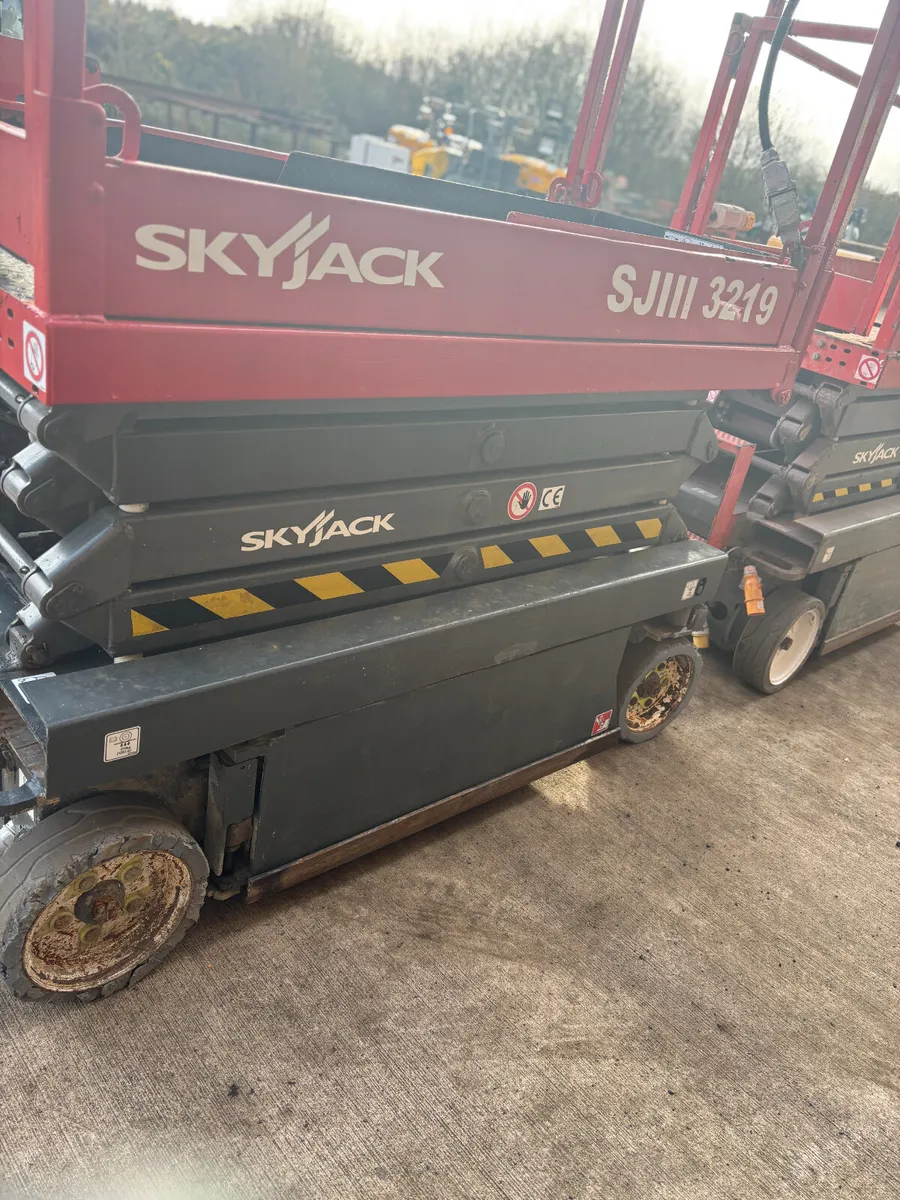 Skyjack SJIII 3219 Electric Scissor Lift 7.8m - Image 3