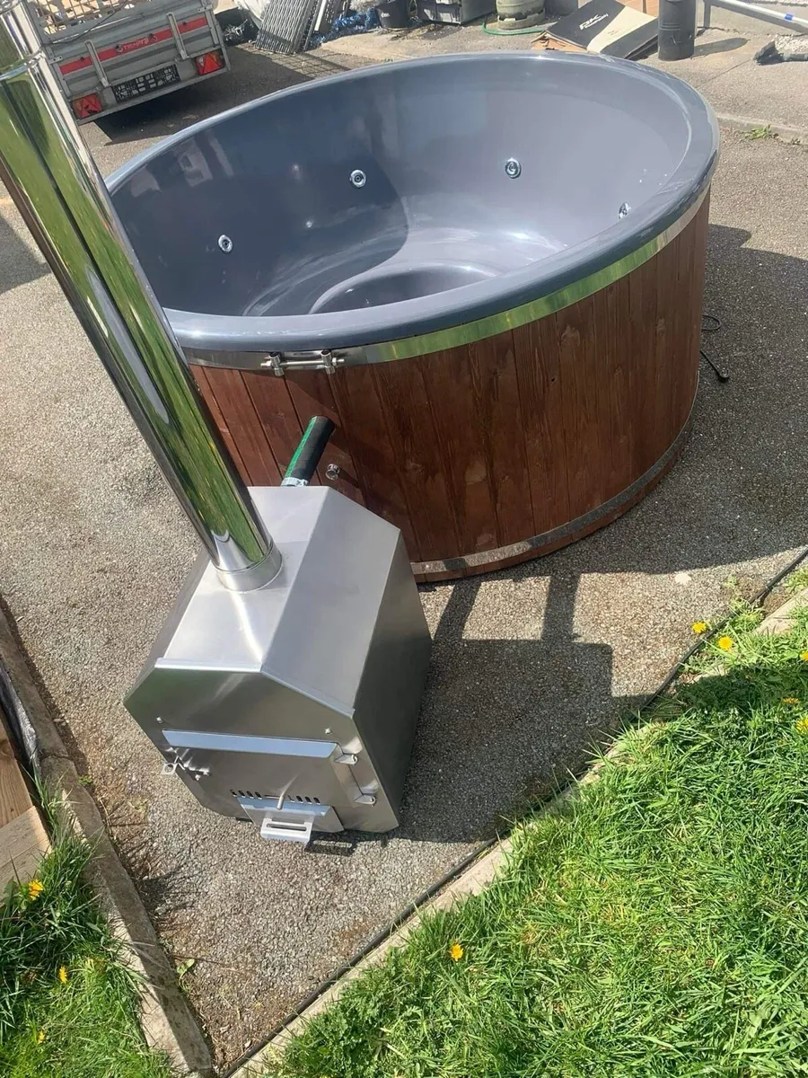 Hot tub / Jacuzzi - Image 1