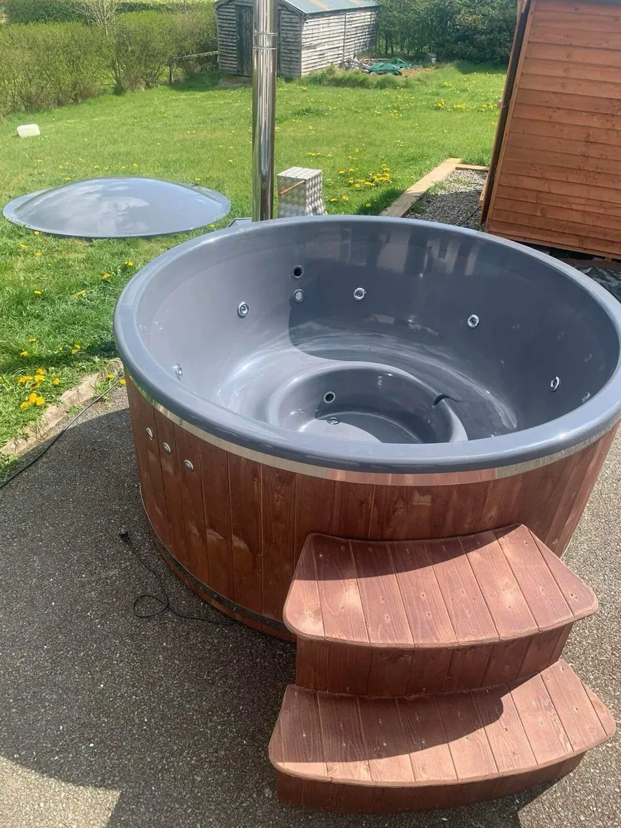 Hot tub / Jacuzzi - Image 2