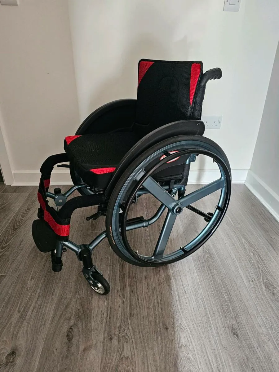 Wheelchair (active) - Image 1