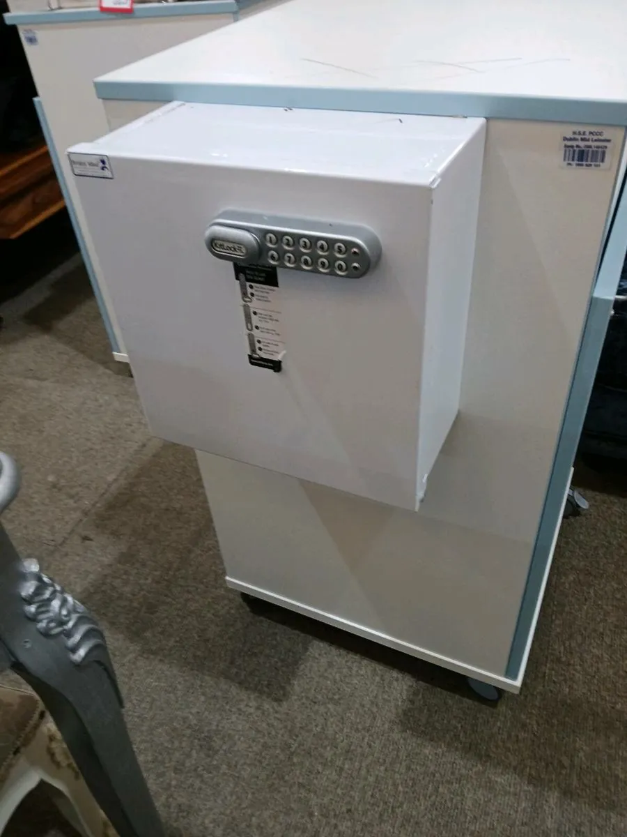 Oversized locker / storage press - Image 2