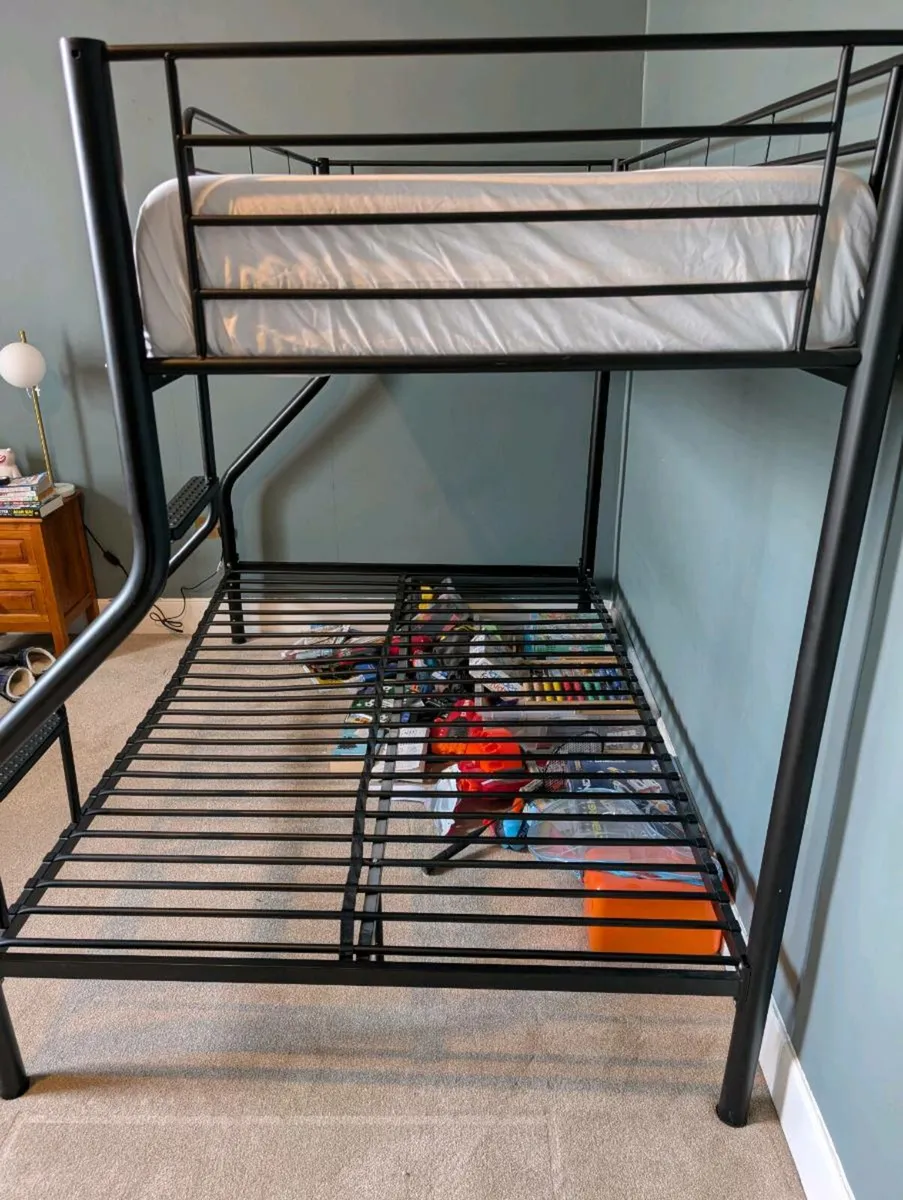 Triple bunk bed - Image 1