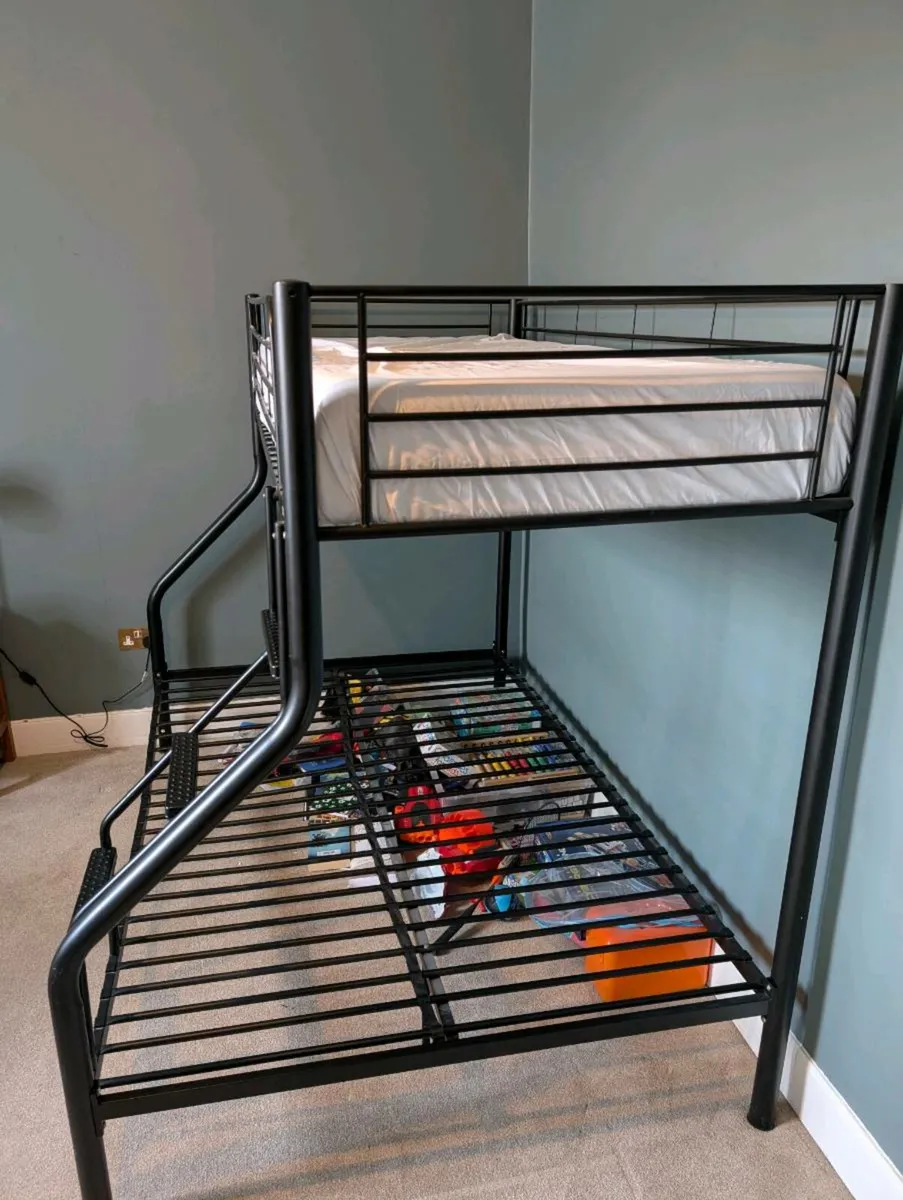 Triple bunk bed - Image 2