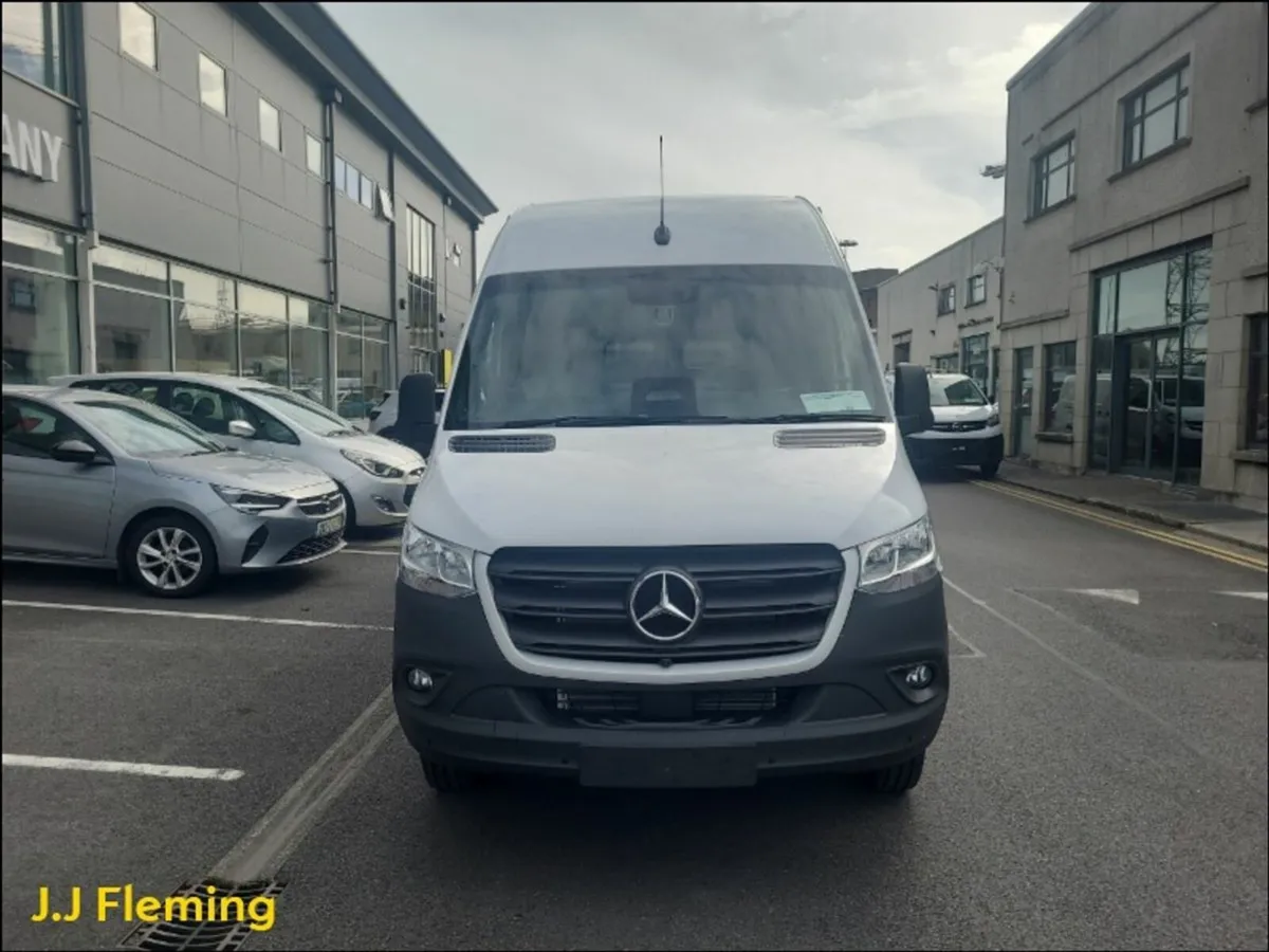 Mercedes-Benz Sprinter 19 Seater Bus Automatic 519 - Image 3