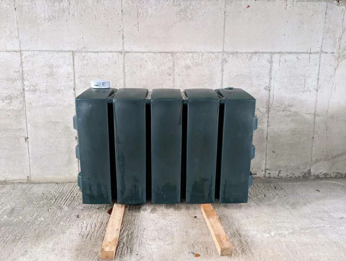 Oil tanks 1200 litres - Image 1
