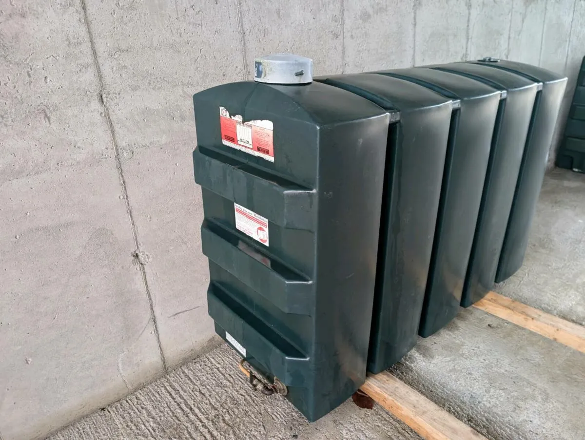 Oil tanks 1200 litres - Image 2