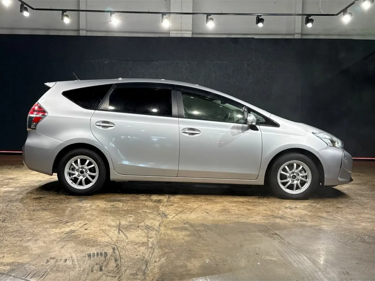 Toyota Prius ALPHA - 1.8L HYBRID AUTOMATIC - ESTAT - Image 3