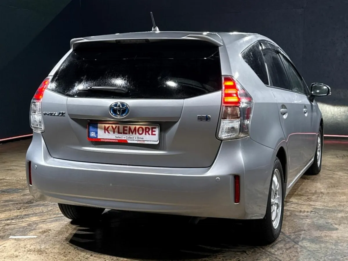 Toyota Prius ALPHA - 1.8L HYBRID AUTOMATIC - ESTAT - Image 4