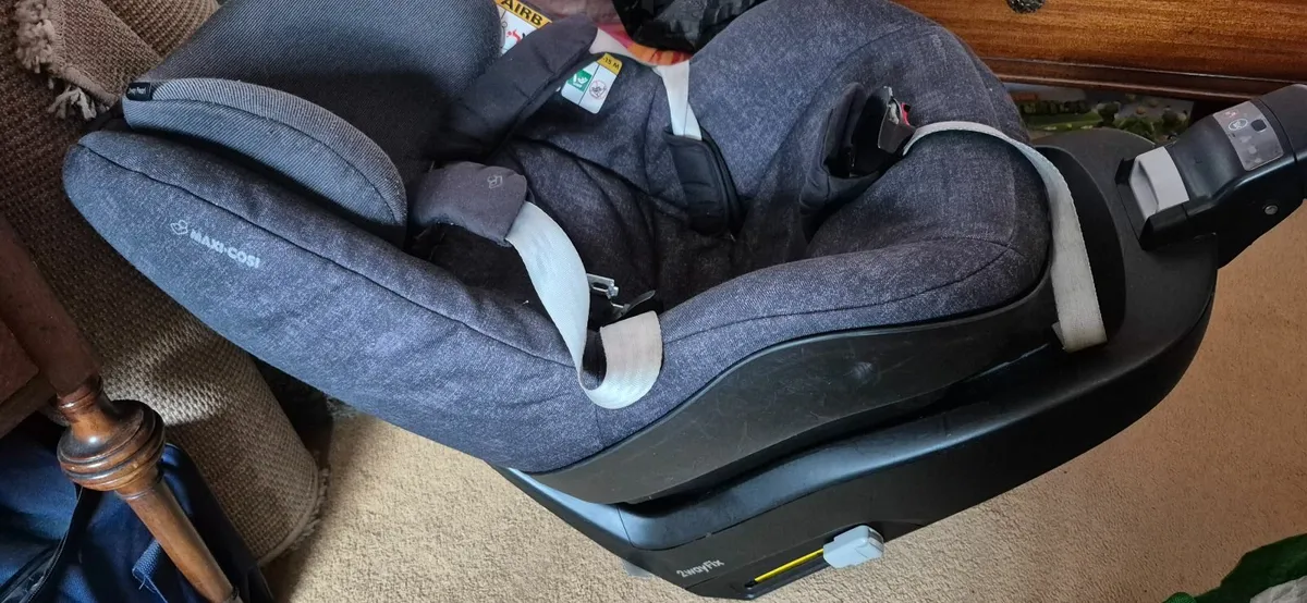 Car seat with isofix - Image 1