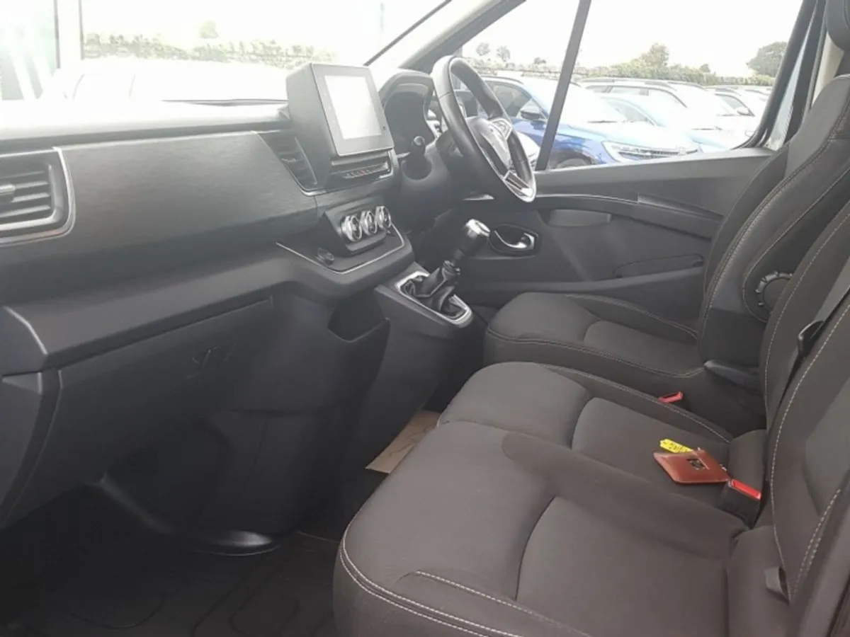 Renault Trafic EXTRA SPORT CREW CAB 6 SEATER - Image 4