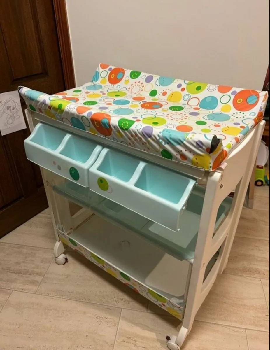 Babylo Changing Table - Image 1