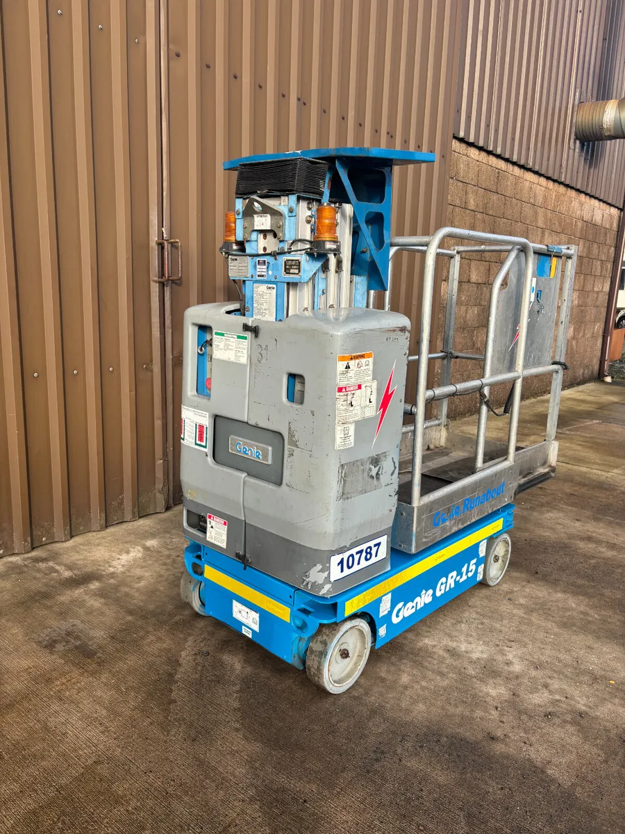 Genie GR 15 Runabout Vertical Mast Lift - Image 2