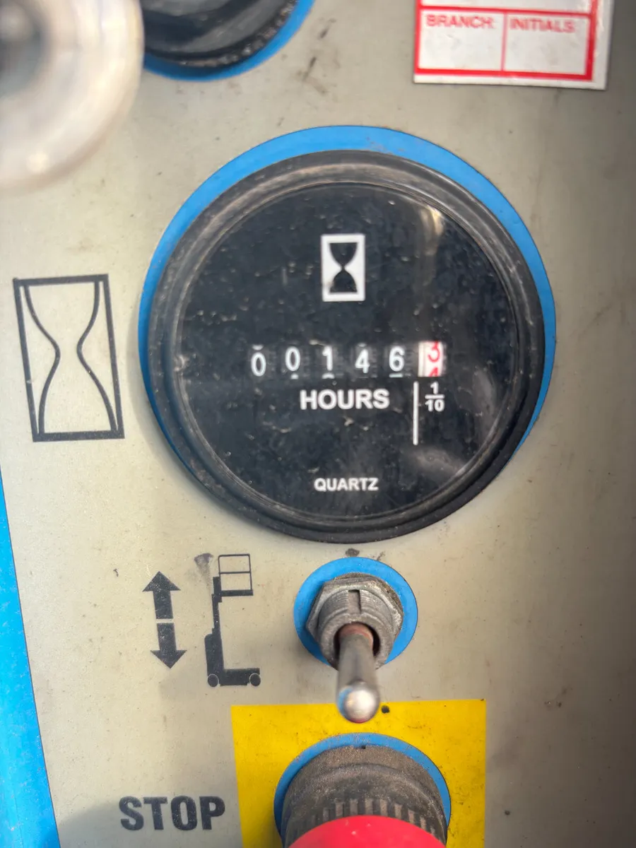 Genie GR 15 Runabout Vertical Mast Lift - Image 4