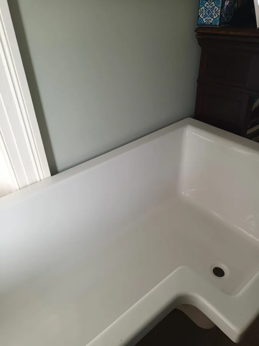 Brand new ex display Bath tub - Image 2