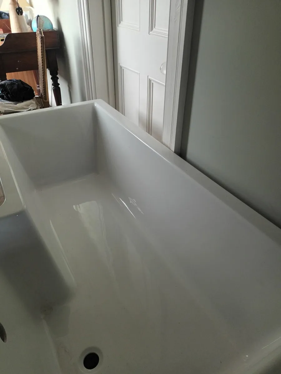 Brand new ex display Bath tub - Image 3