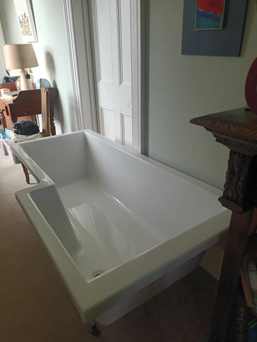 Brand new ex display Bath tub - Image 1