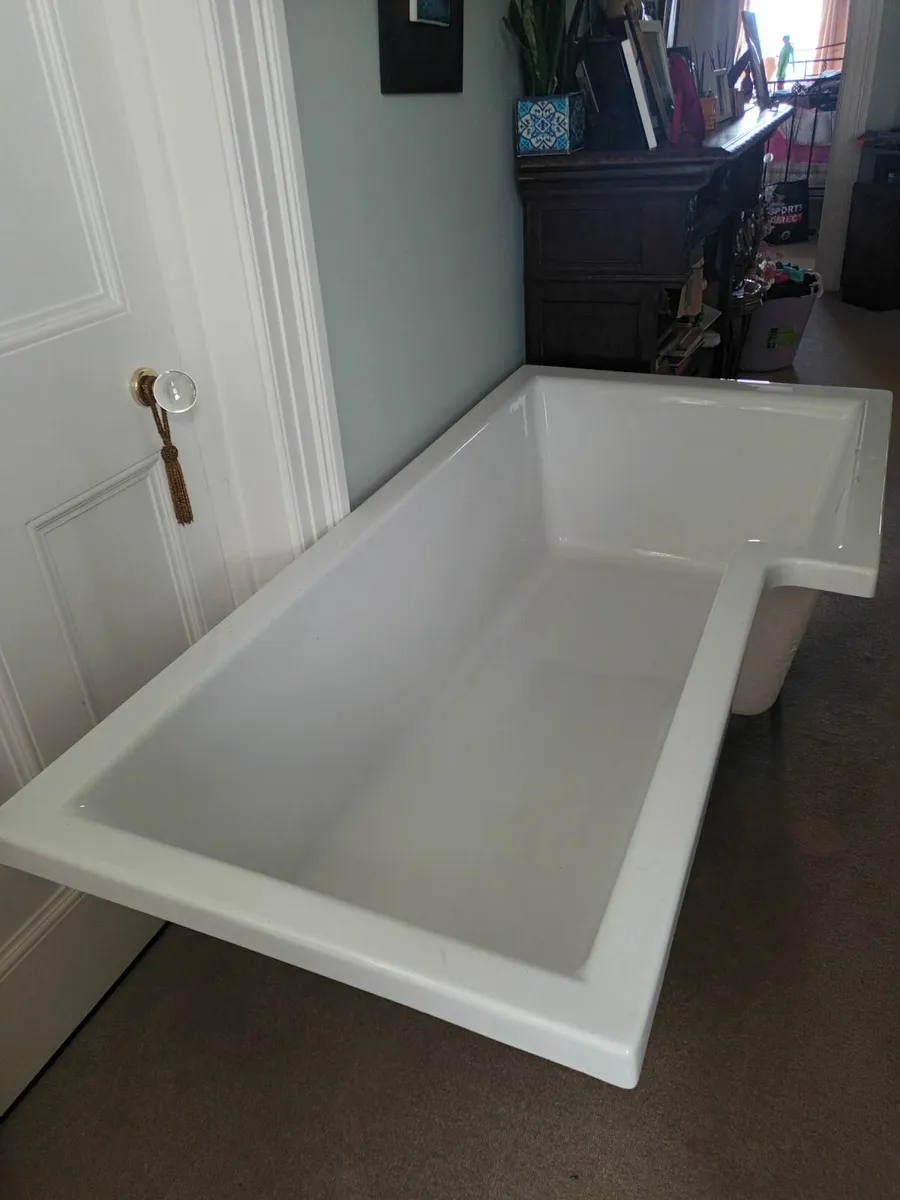 Brand new ex display Bath tub - Image 4