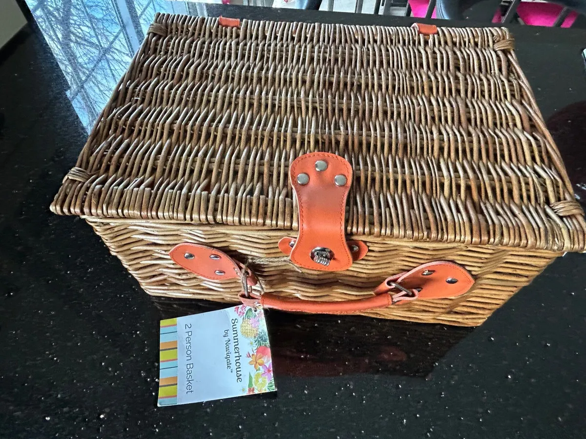 Picnic basket.. brand new - Image 1