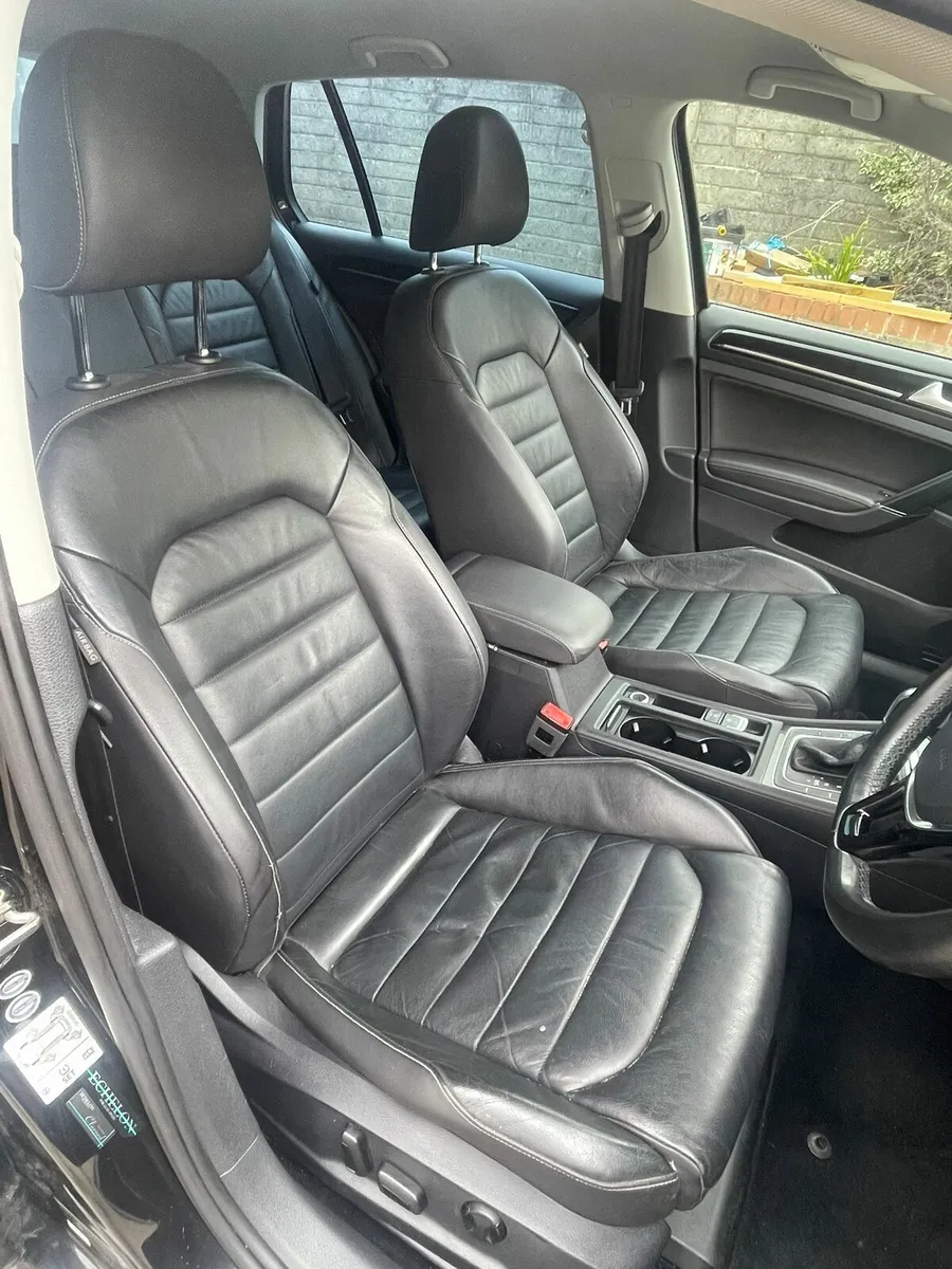 Volkswagen golf - Image 4