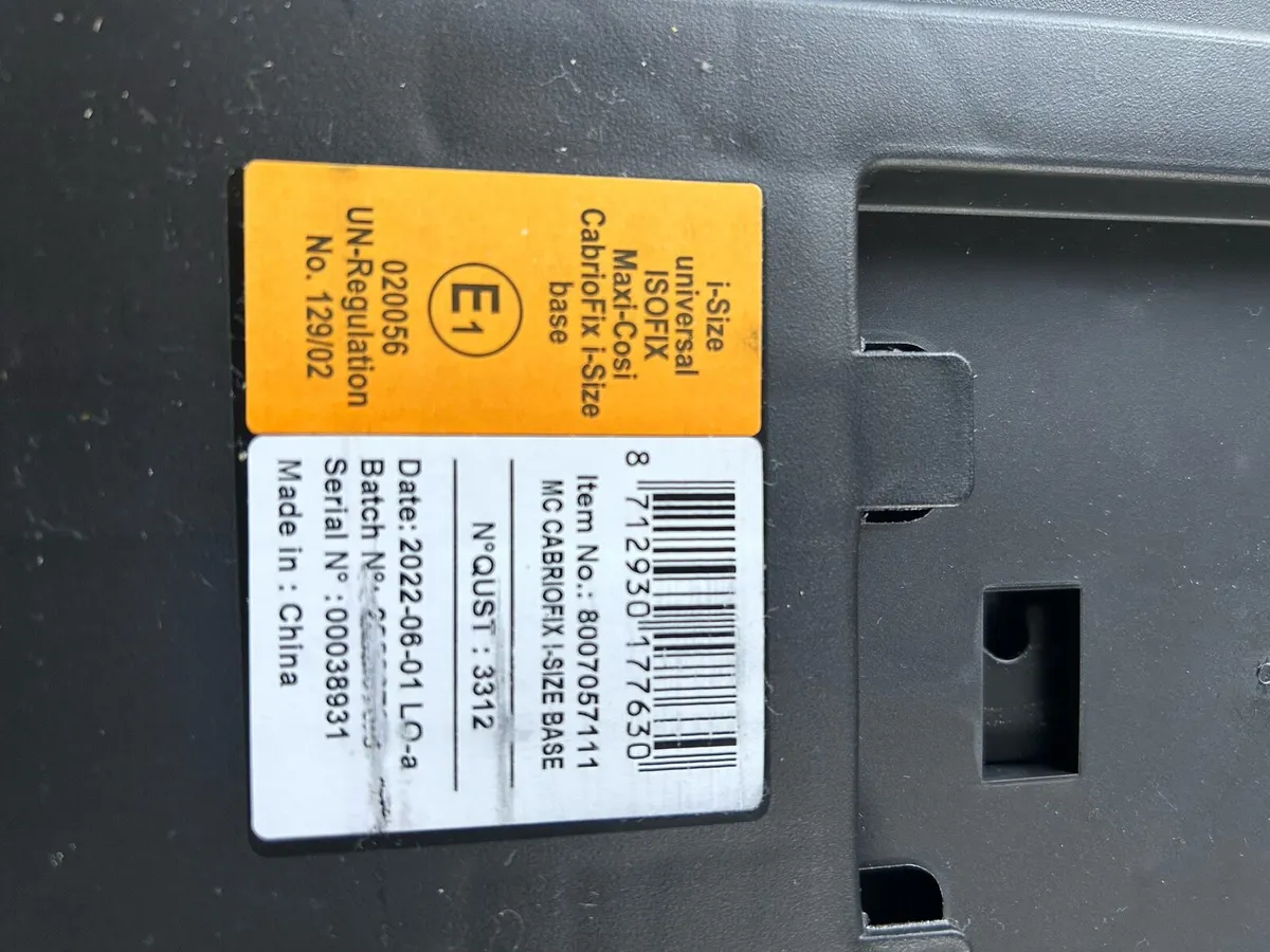 Maxi-Cosi baby car seat, base and mirror - Image 4