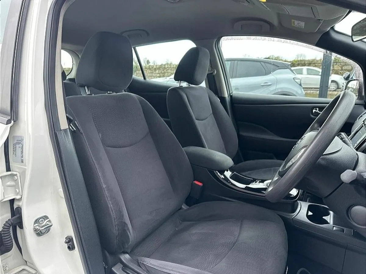 Nissan Leaf XE QC ELECTRIC ( MAIN DEALER) - Image 4