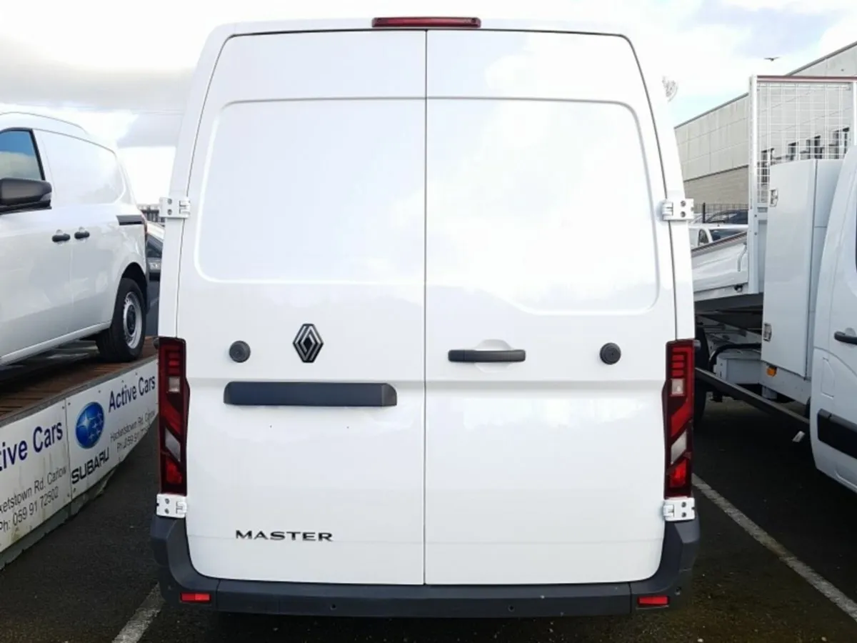 Renault Master LWB ADVANCE ex vat price displayed - Image 3