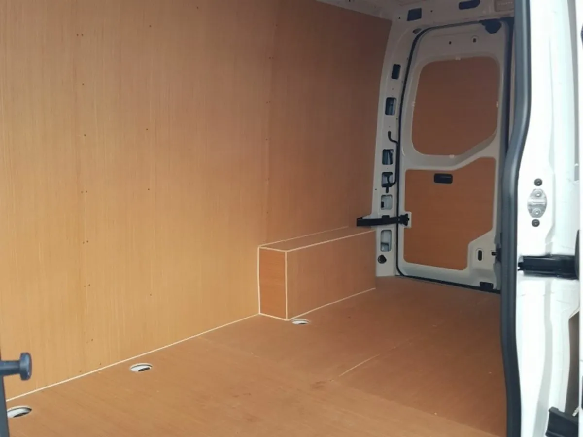 Renault Master LWB ADVANCE ex vat price displayed - Image 4