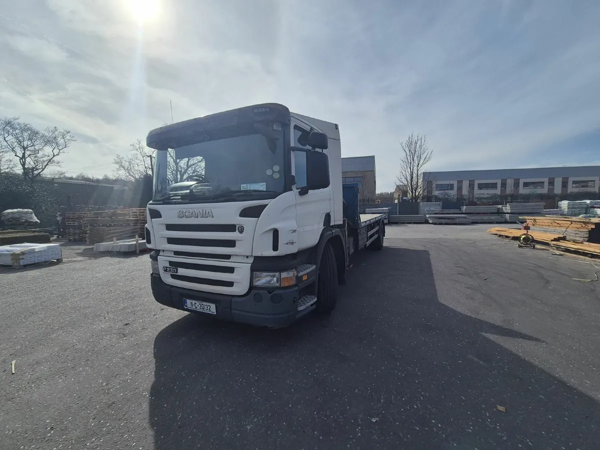 Scania P230 with Hiab / Crane - Image 2