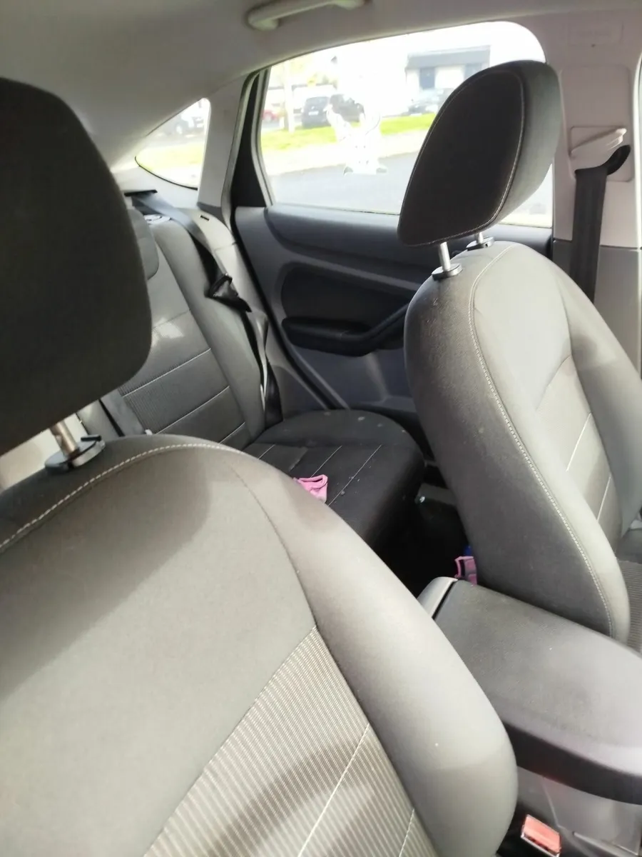 Ford Focus 2009 - Image 2