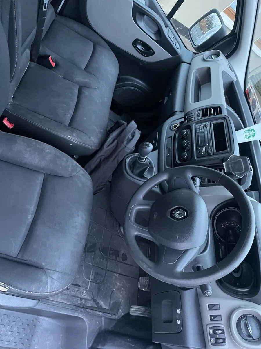 Renault traffic - Image 4