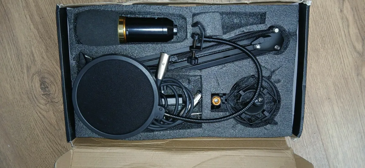 Microphone X 2 & 4 Channel mixer - Image 3