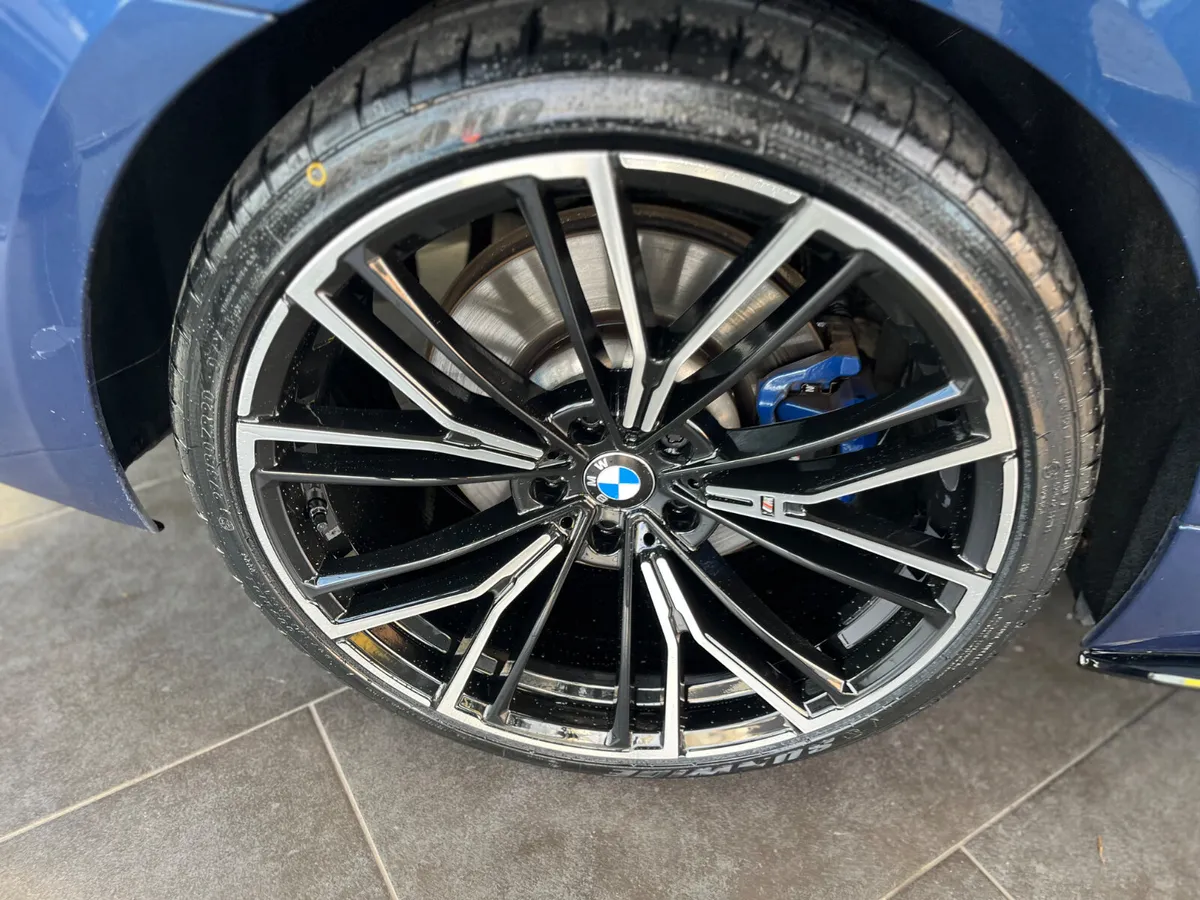 BMW 5-Series 2023 530e M-Sport - Image 4