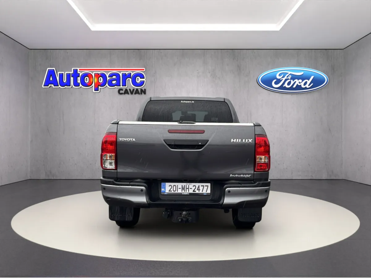 Toyota Hilux INVINCIB X D-4D DCB 4DR AUTO 2.4D4D I - Image 4