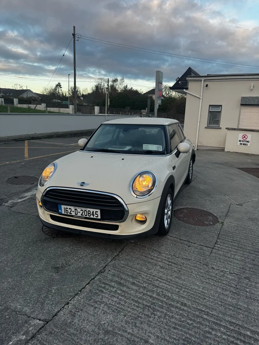 162 Mini Cooper 55k km - Image 2
