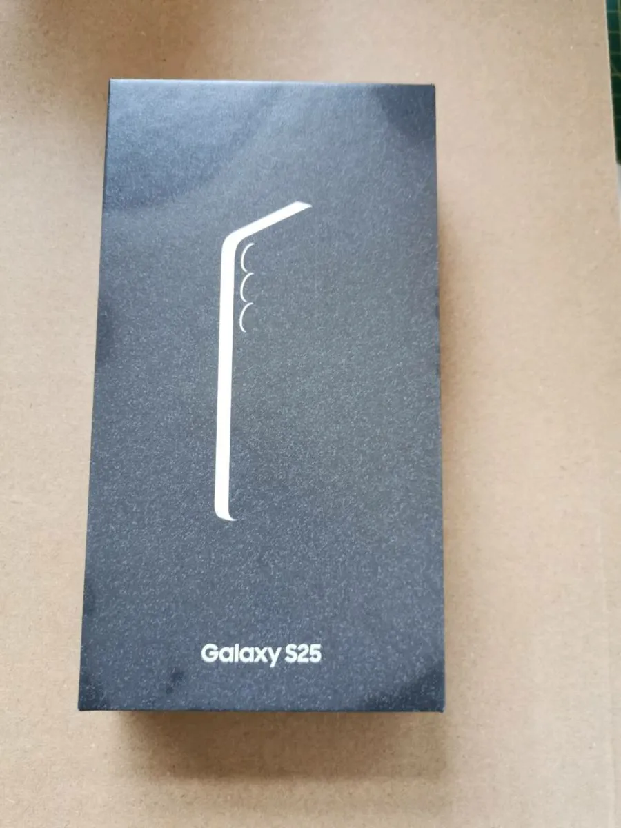 Samsung Galaxy S25 Smartphone - Image 1