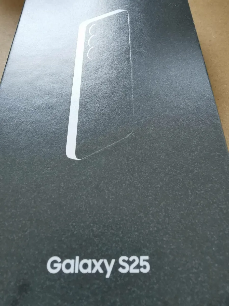 Samsung Galaxy S25 Smartphone - Image 2
