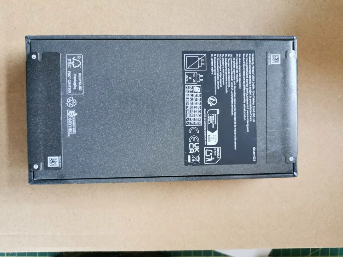 Samsung Galaxy S25 Smartphone - Image 3