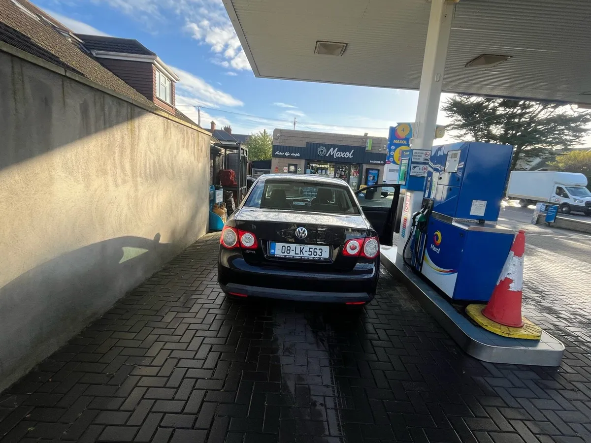 Volkswagen Jetta 1.6 Petrol - Image 2