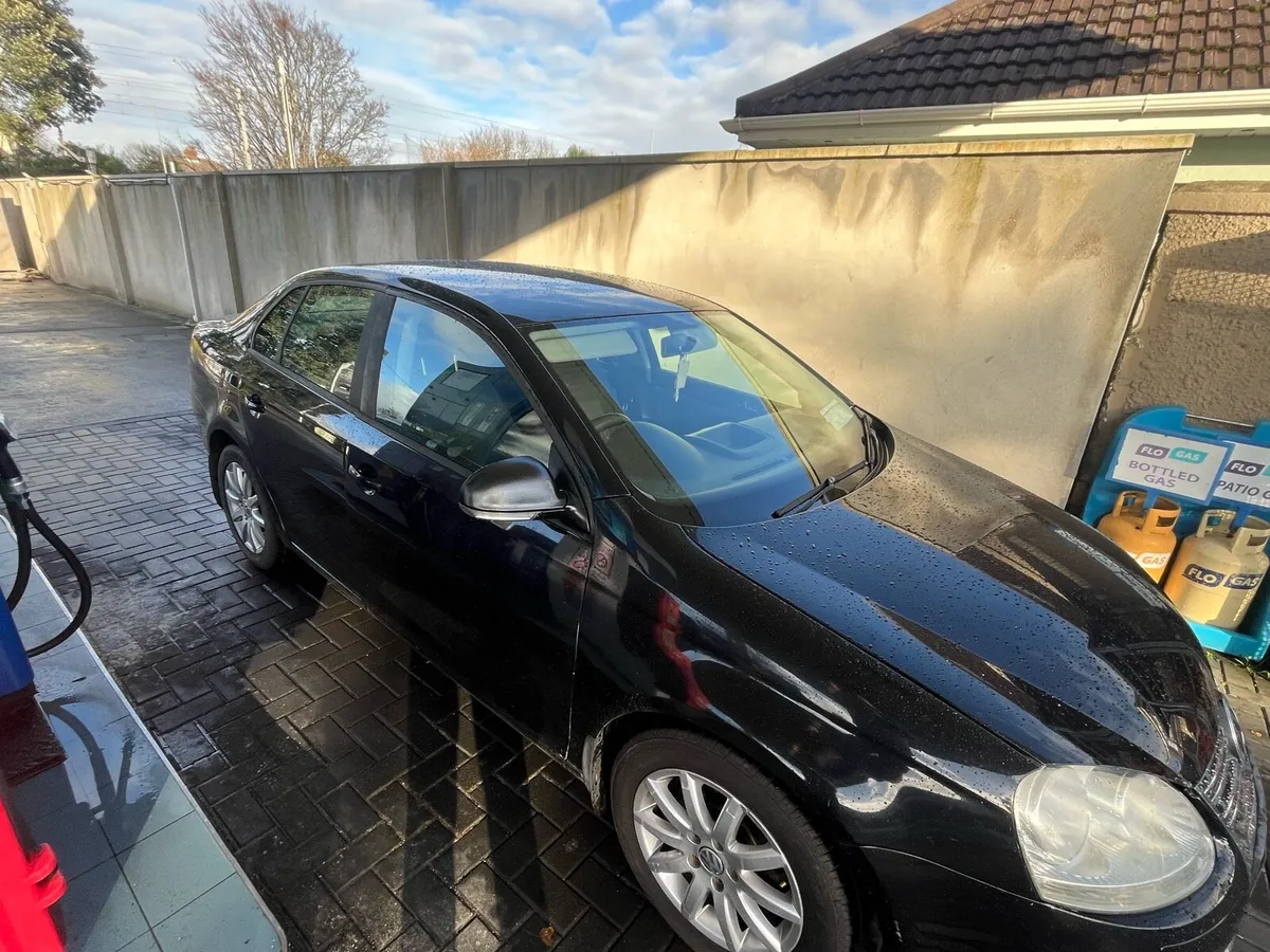 Volkswagen Jetta 1.6 Petrol - Image 3