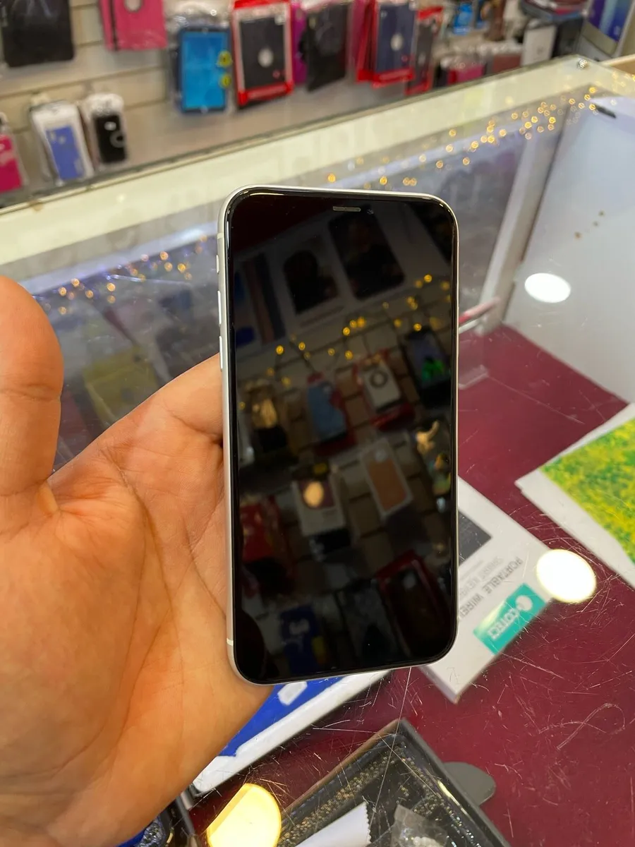iPhone XR 64GB - Image 2