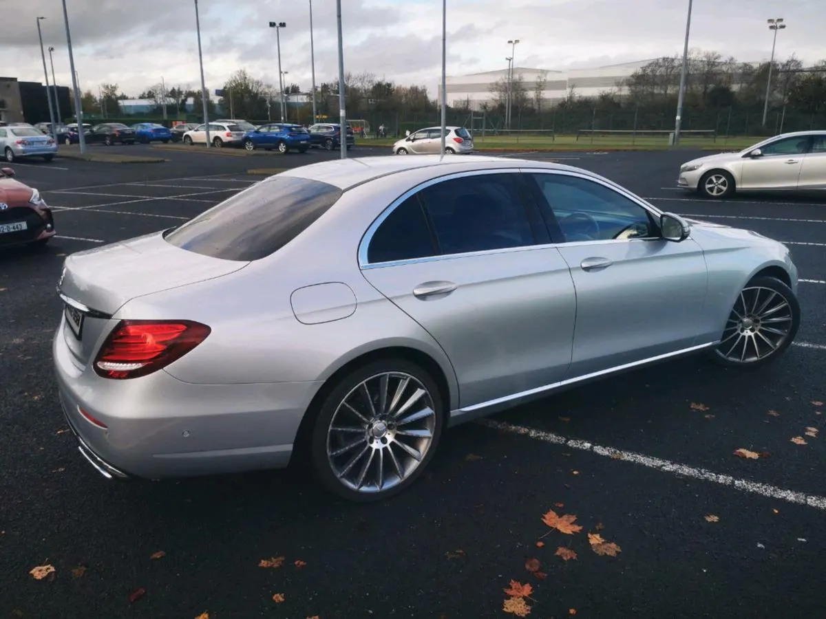 Mercedes E220 new model - Image 2